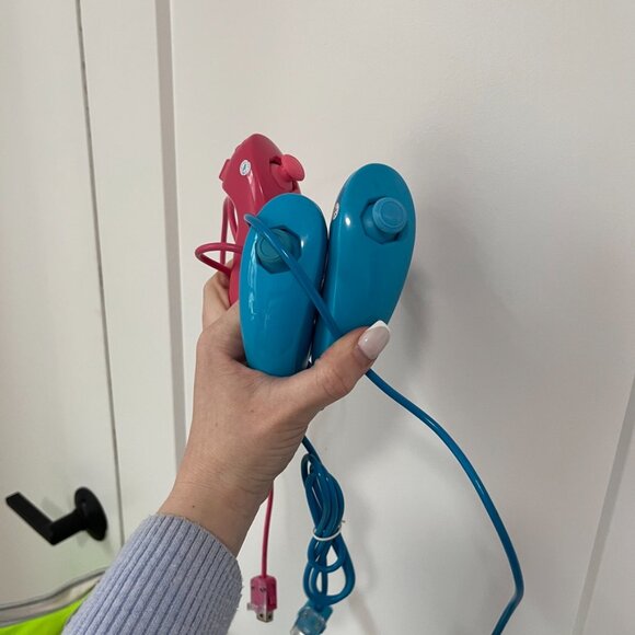 Nintendo Wii Fit, Universe, Gamepad, & Controller Bundle - Picture 8 of 13